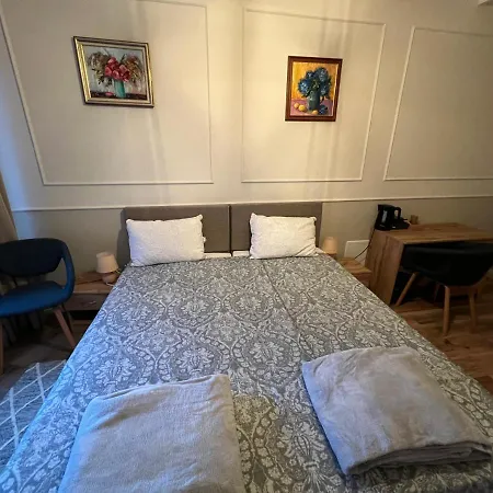 Elegant And Cozy Araks